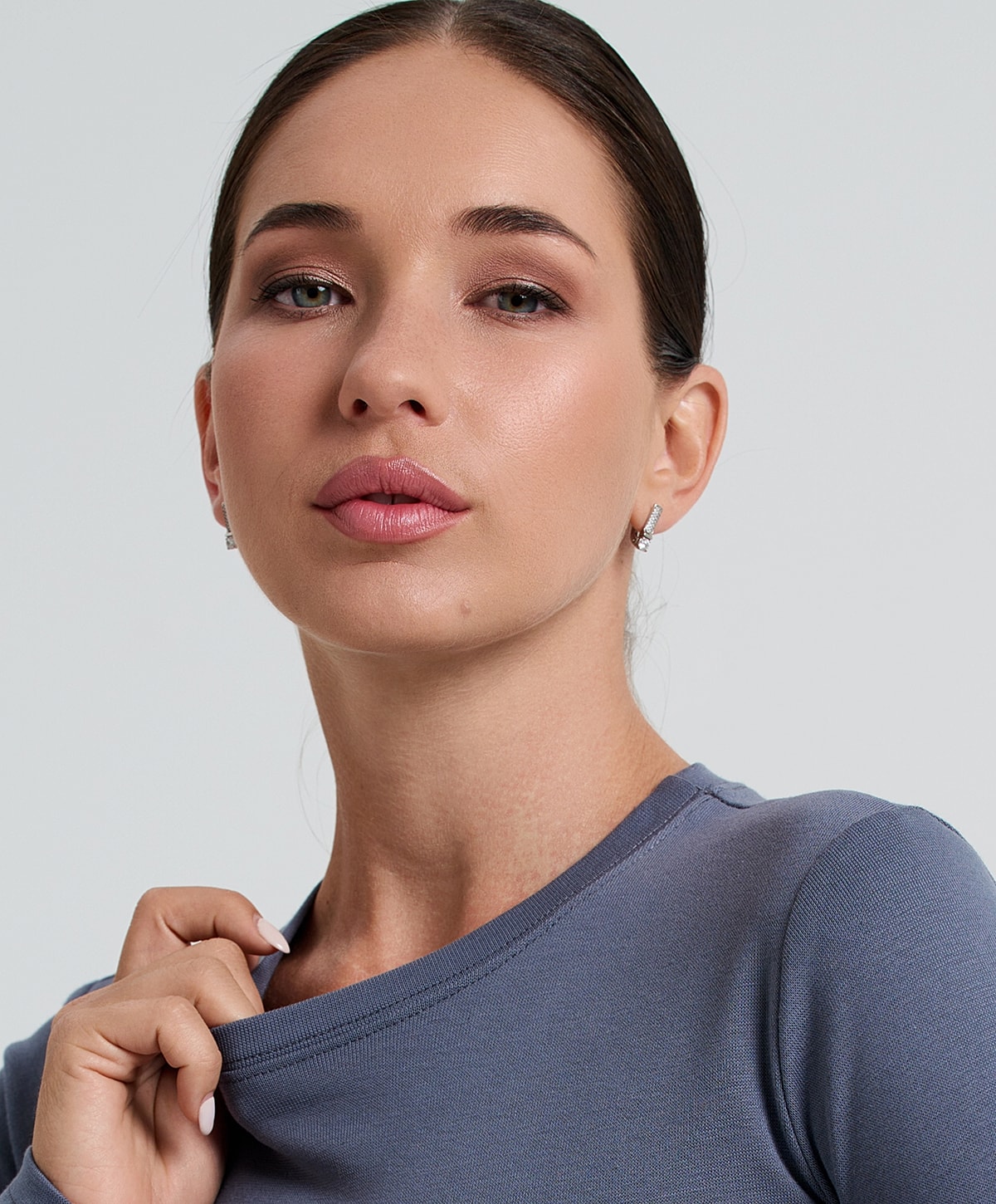 Rancho Santa Margarita Fine lines & wrinkles model in gray shirt with elegant makeup.